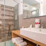 2 Bedroom Cozy In Apartament