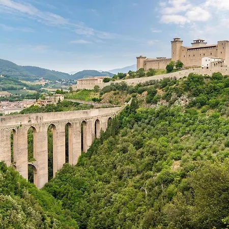 2 Bedroom Cozy In アパート